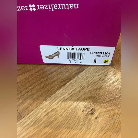 Naturalizer Lennox, Taupe Round Toe Patent Leather Pumps Size 9 - Picture 11 of 11